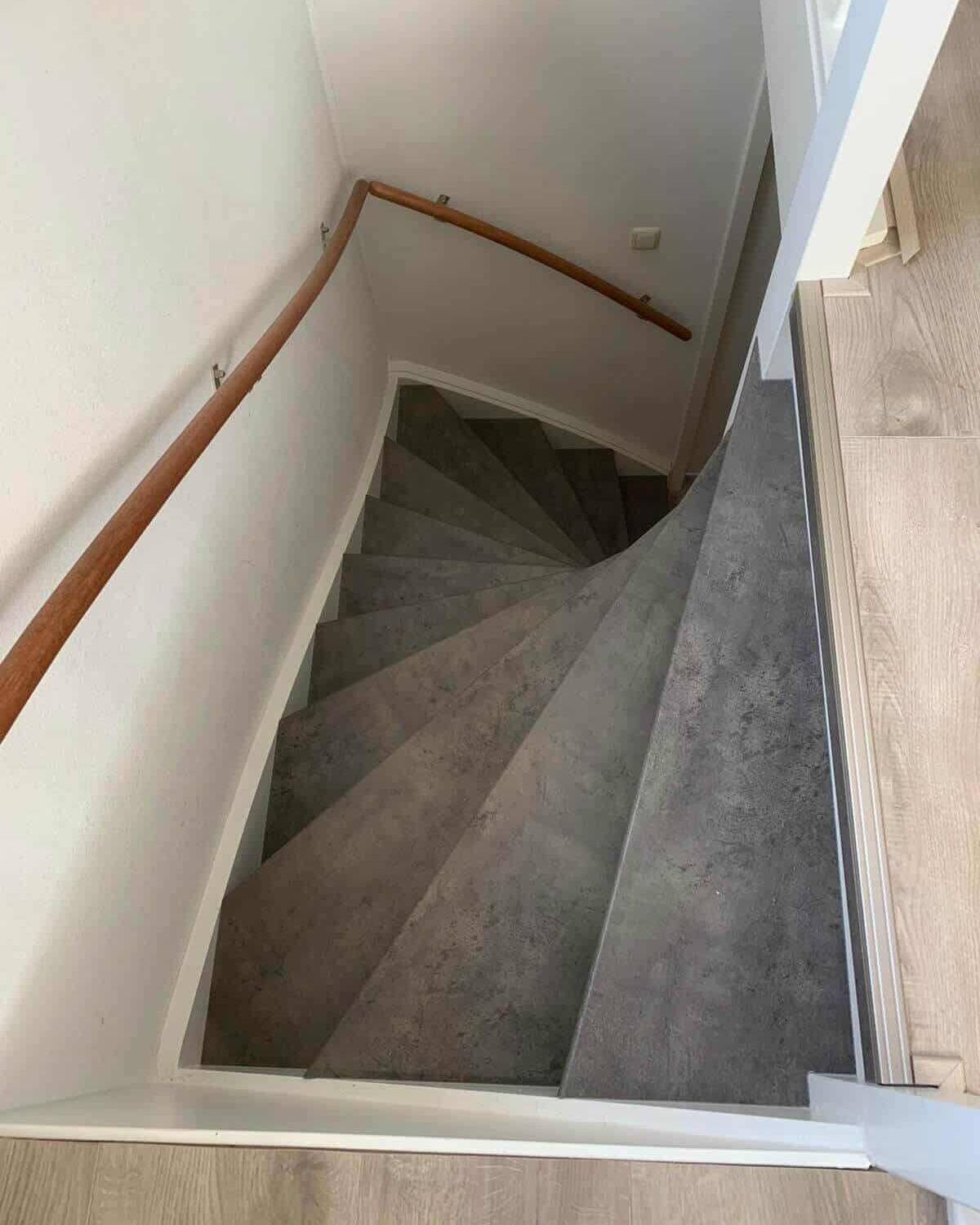 Open-trap-met-PVC-rondom-bekleed-Kroon-Parket-en-Vloeren-03