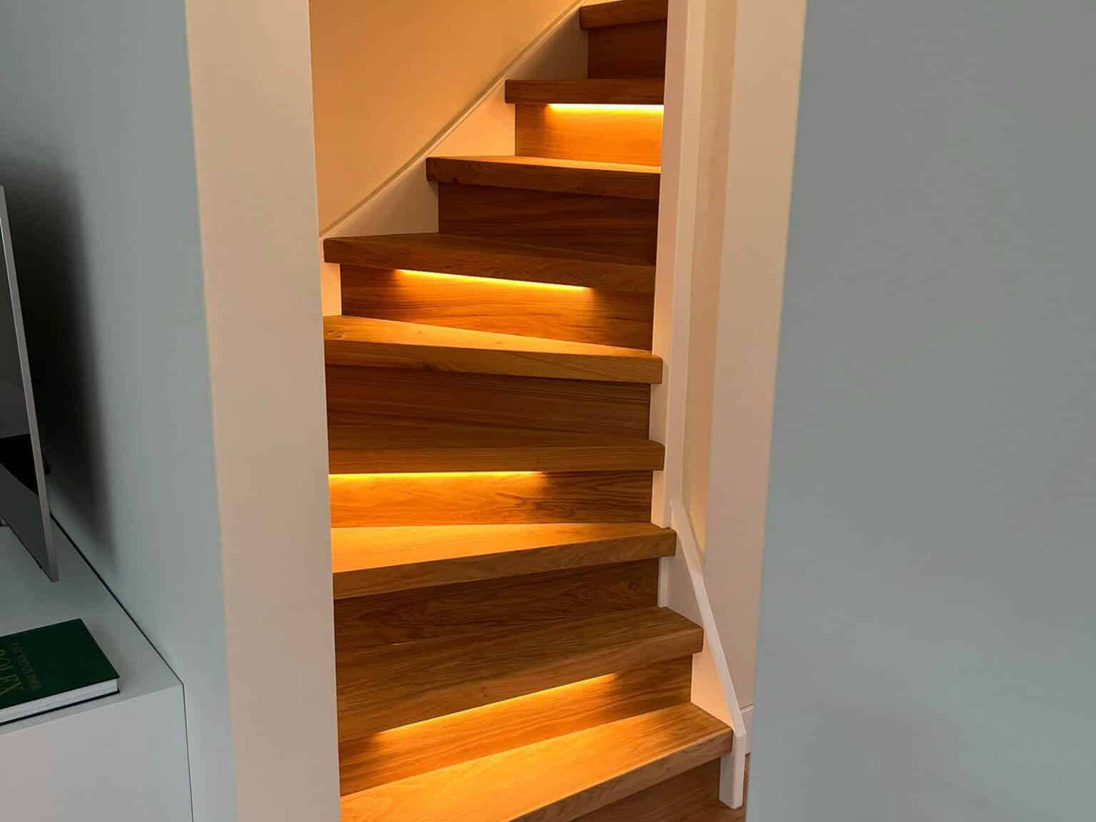 Trap-met-verlichting-Kroon-Parket-en-Vloeren