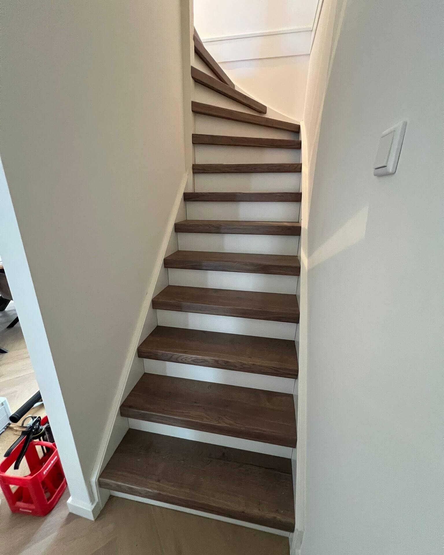 Traprenovatie-donker-eiken-Hillegom-DeZilk-Kroon-Parket